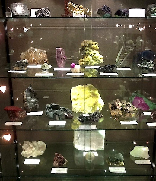 JMU Mineral Museum & Geology Lab, January 2013